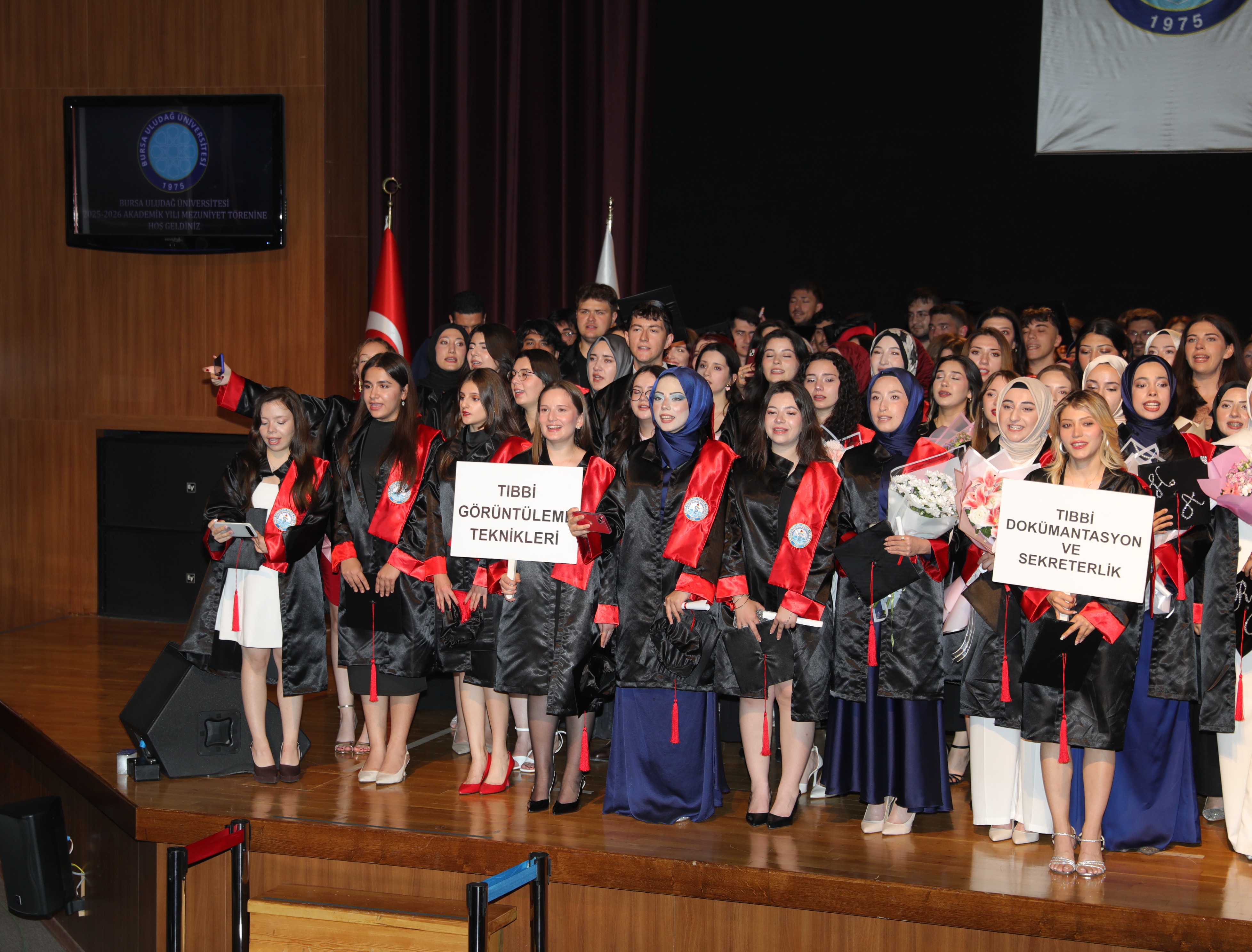 MESLEK YÜKSEKOKULUMUZDA 2026 MEZUNİYET SEVİNCİ